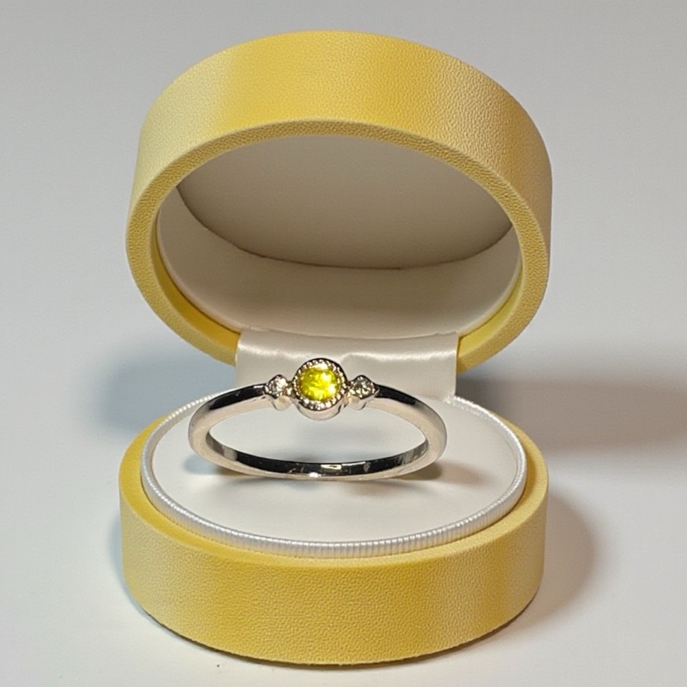 Elegant Gold Ring with Yellow Gemstone